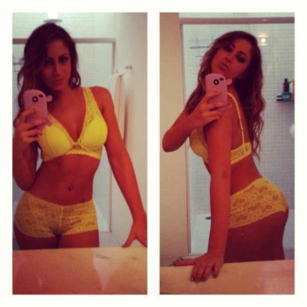 Panicat Carol Narizinho posa de lingerie (Foto: Instagram/ Reprodução)