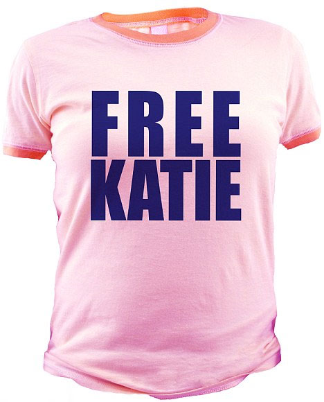 Camiseta Free Katie - Katie Holmes (Foto: Reprodução)