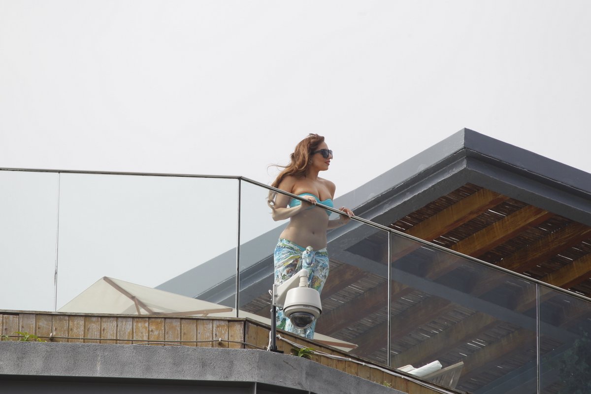Lady Gaga curte piscina de hotel na Zona Sul so Rio