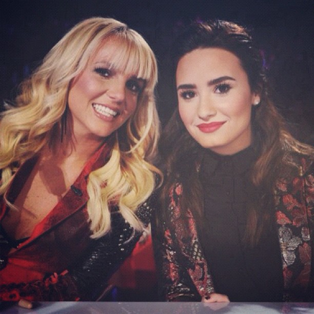 Britney Spears e Demi Lovato em bastidores de programa (Foto: Instagram/ Reprodução)