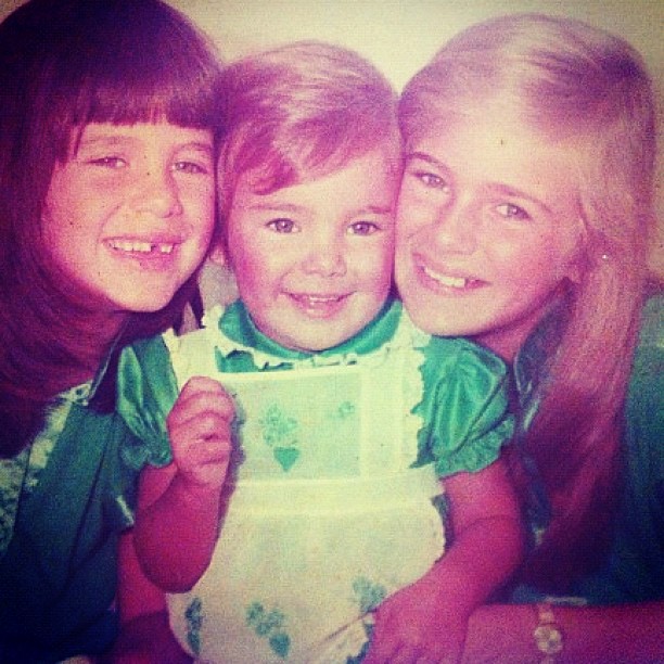 Ticiane Pinheiro posta foto da infância com as irmãs (Foto: Instagram / Reprodução)