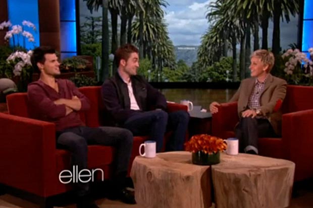 Robert Pattinson e Taylor Lautner em entrevista à Ellen Degeneres (Foto: Reprodução)