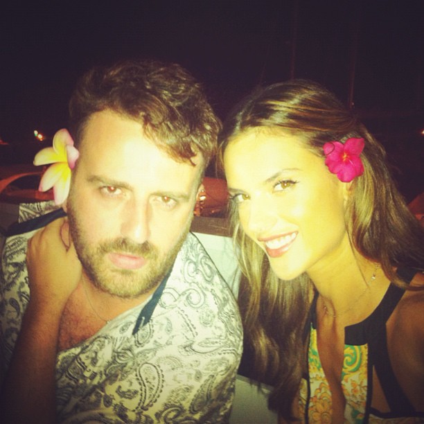 Alessandra Ambrósio com Daniel Mafra em restaurante em Salvador, na Bahia (Foto: Instagram/ Reprodução)
