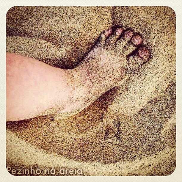 Grazi posta foto do pé da filha (Foto: Instagram / Reprodução)