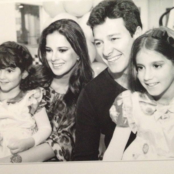 Rodrigo Faro, esposa e as filhas (Foto: Instagram / Reprodução)