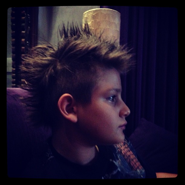Isabeli Fontana posta foto do filho Zion de penteado moicano (Foto: Reprodução/Instagram)