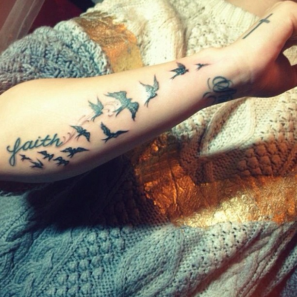 Demi Lovato mostra nova tatuagem em rede social (Foto: Instagram)