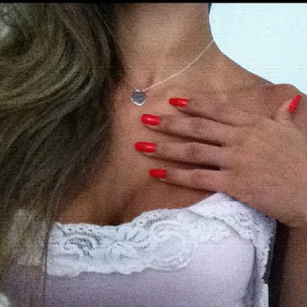 Mayra Cardi exibe unhas enormes e se declara a alguém em rede social (Foto: Instagram)