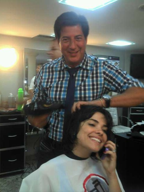 Vanessa Giácomo corta cabelo no Edson (Foto: Divulgação)