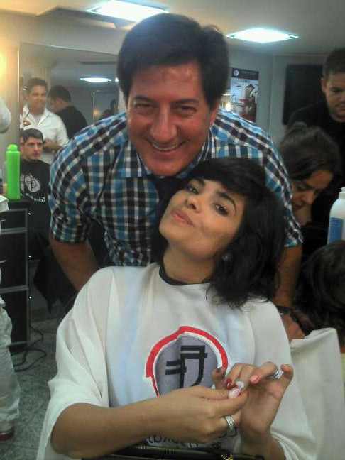 Vanessa Giácomo corta cabelo no Edson (Foto: Divulgação)