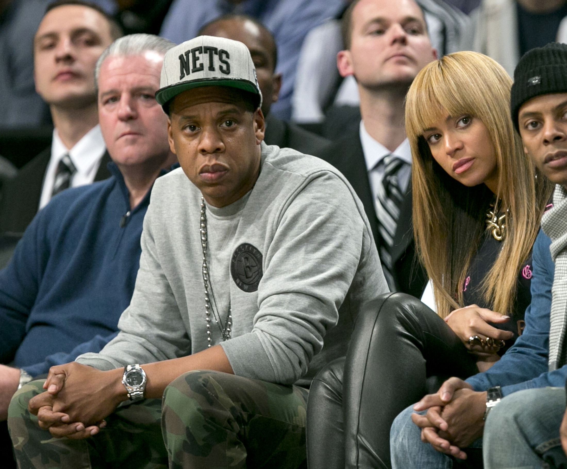 Jay-Z e Beyoncé assistem a partida de basquete em Nova York, nos Estados Un...