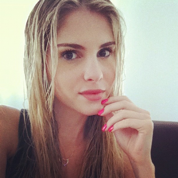 EGO Bárbara Evans pega leve na maquiagem e posta no Instagram notícias de Beleza