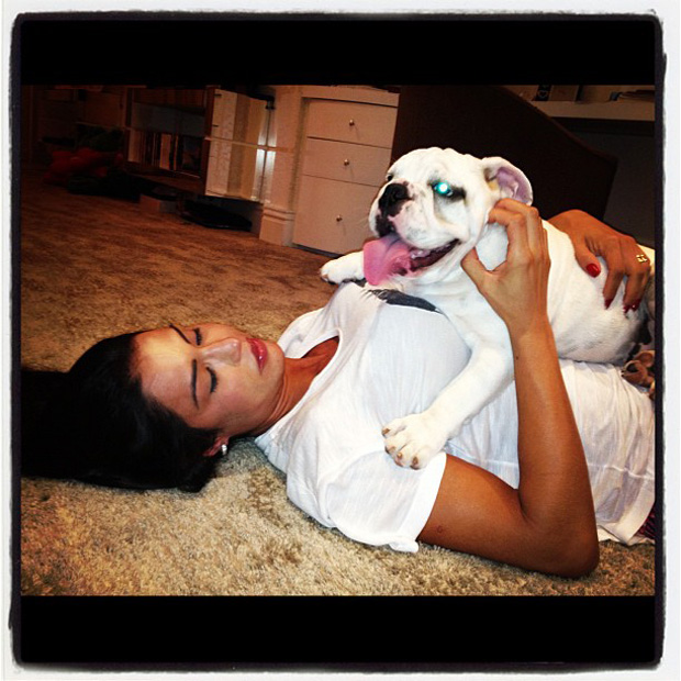Gracyanne Barbosa posta foto com o cachorro (Foto: Instagram / Reprodução)