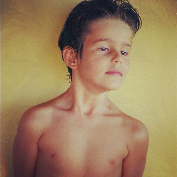 Yasmin Brunet posta foto de quando era criança com os cabelos curtos (Foto: Instagram / Reprodução)