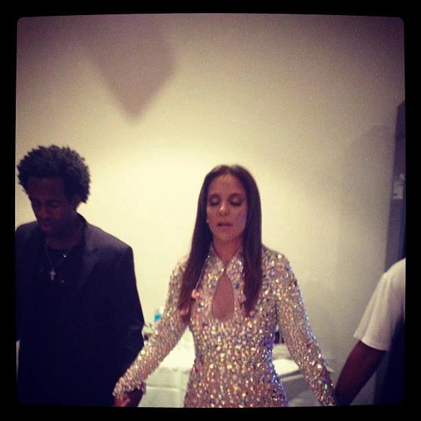 Antes de entrar no palco, a cantora postou foto rezando (Foto: Repdoução/Instagram)