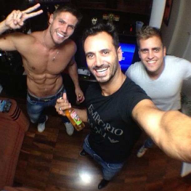 Ex-BBB Jonas com amigos antes de balada (Foto: Instagram/ Reprodução)