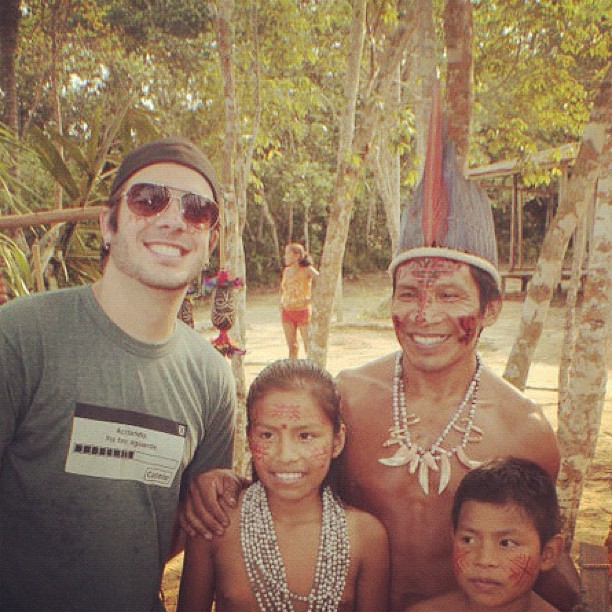 Max Porto visita aldeia indígena (Foto: Instagram / Reprodução)
