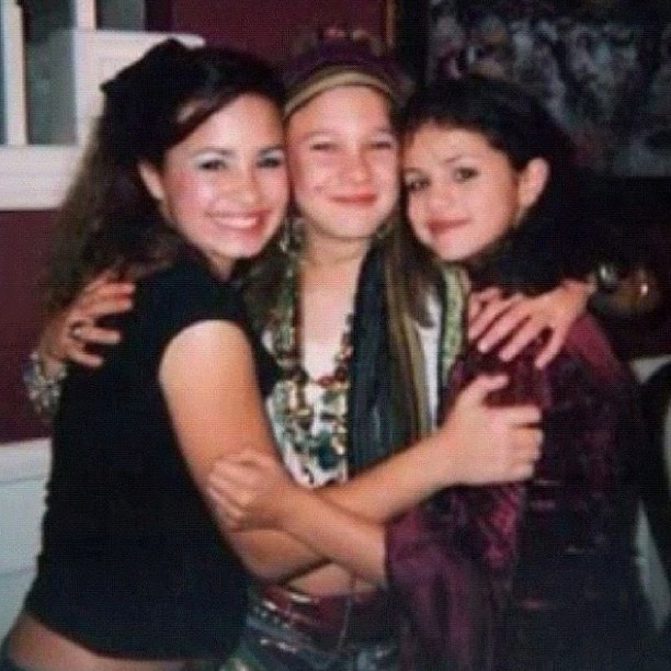 Demi Lovato e Selena Gomes em foto do baú (Foto: Instagram/ Reprodução)