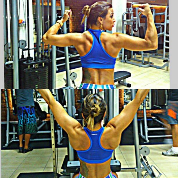 Ex-BBB Michelly posta foto exibindo músculos das costas (Foto: Instagram / Reprodução)