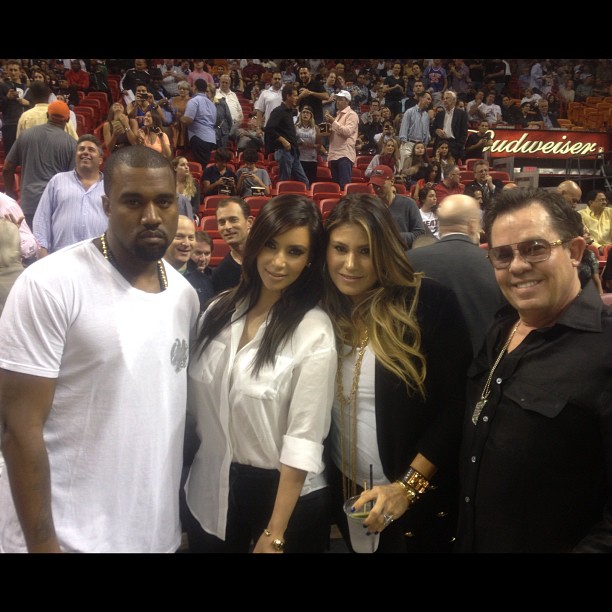 Kanye West e Kim Kardashian com amigos em jogo de basquete (Foto: Instagram/ Reprodução)