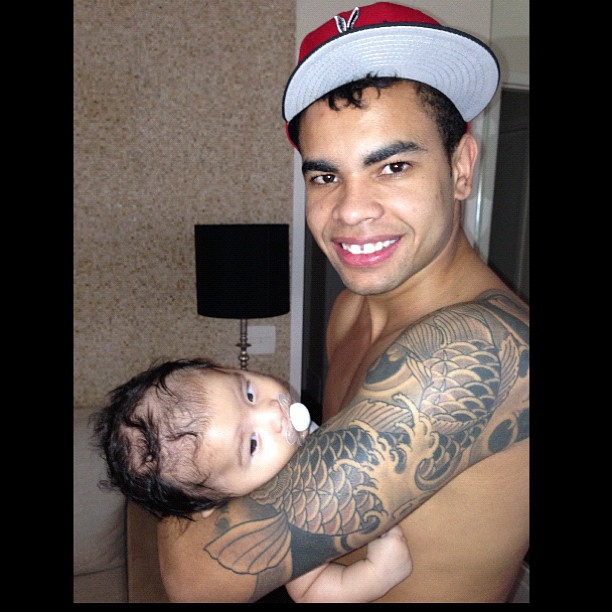 Dentinho posta foto com o filho (Foto: Instagram / Reprodução)