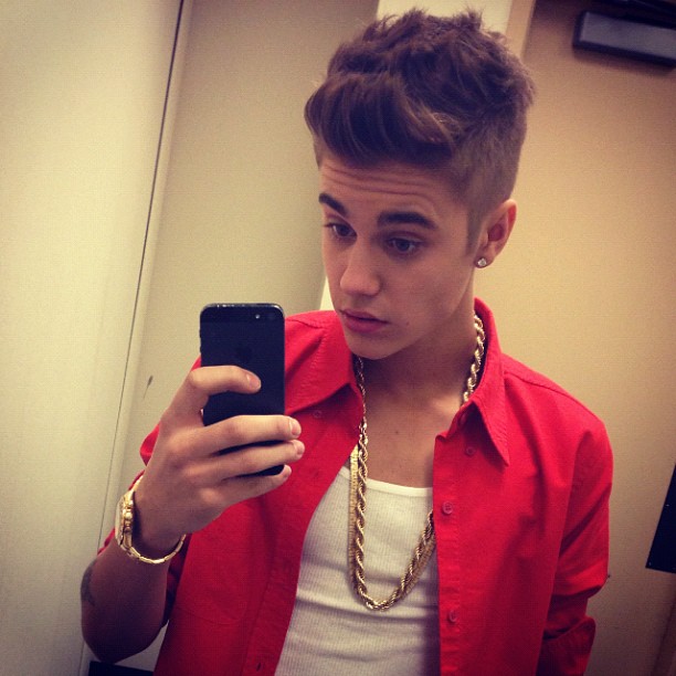 Justin Bieber posta foto em frente ao espelho (Foto: Reprodução / Instagram)