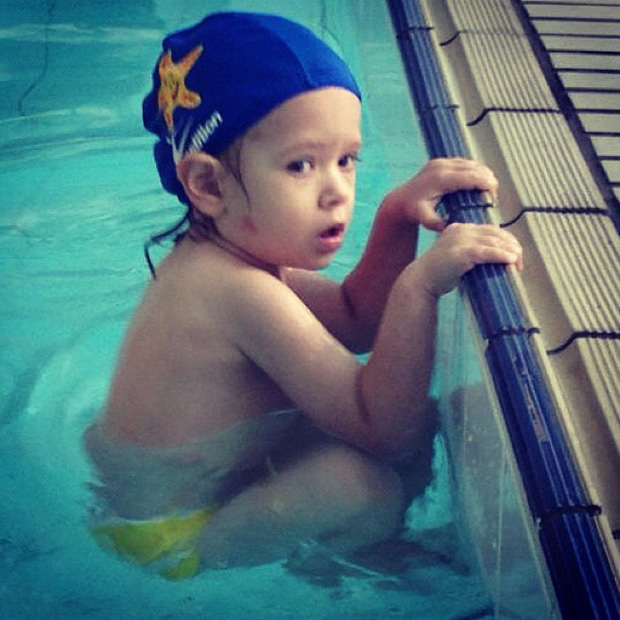 Vittorio, filho de Adriane Galisteu, na natação (Foto: Instagram / Reprodução)