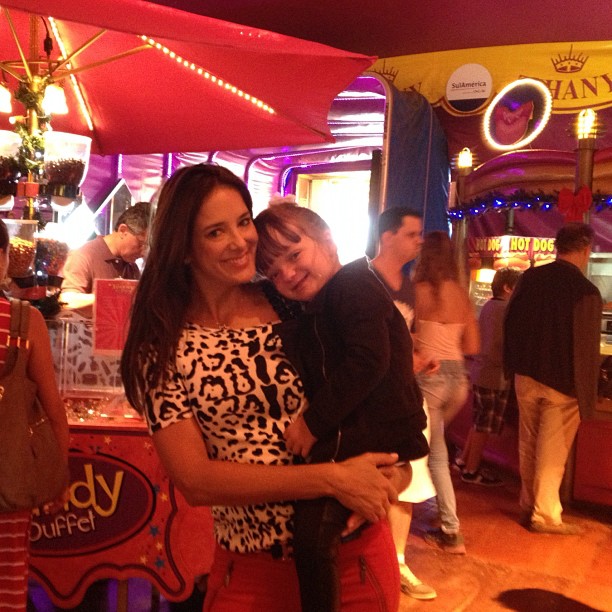 Rafaella Justus se diverte com a mãe em circo (Foto: Reprodução/Instagram)