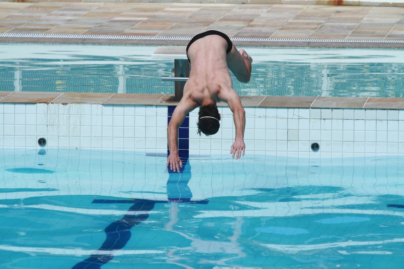 Michael Phelps mergulha na piscina