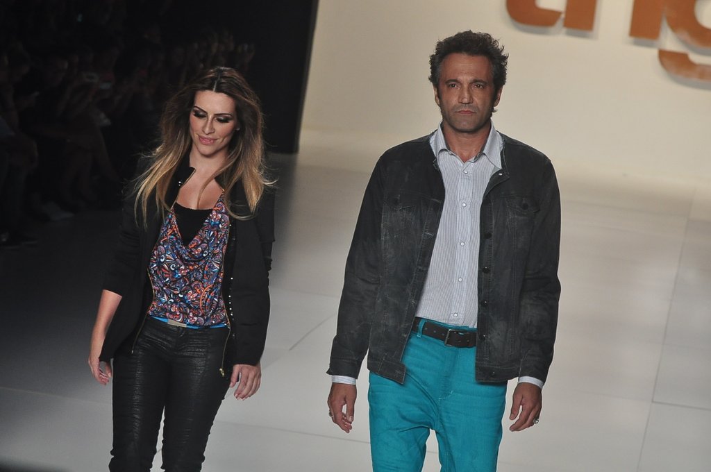 Cleo Pires e Domingos Montagner desfilam pela grife TNG no Fashion Rio