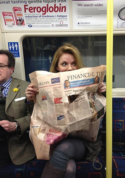 Depois de 17 anos, a ex-spice girls Geri Halliwell andou de metrô em Londres no início deste ano
