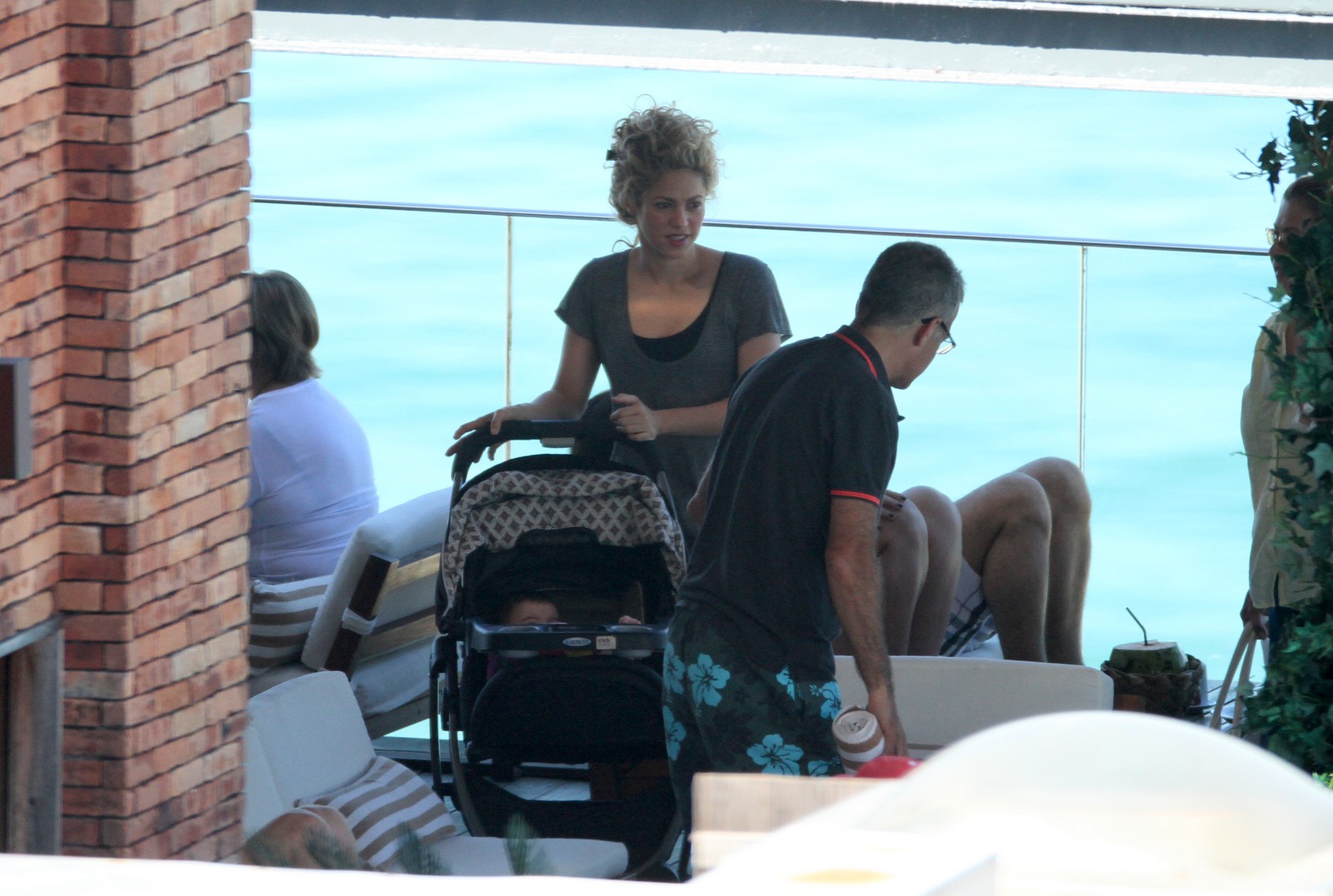 Shakira, o filho Milan e família em hotel no Rio de Janeiro