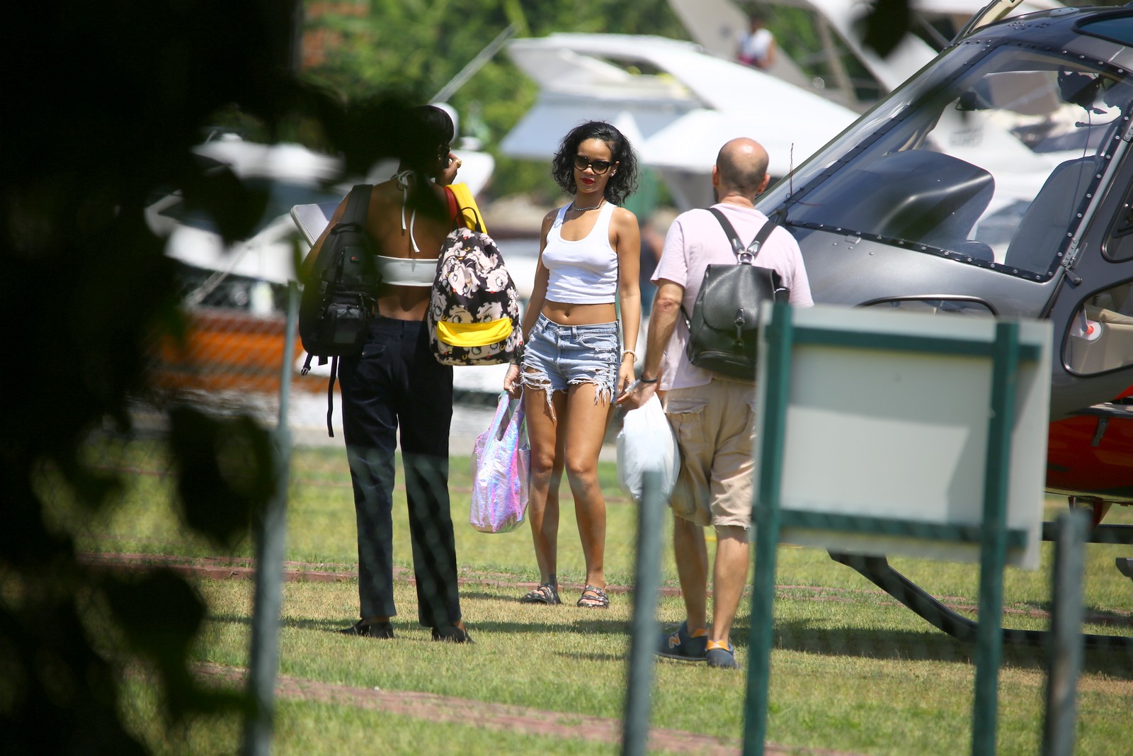 Rihanna desembarcou em heliponto em Angra dos Reis, no Rio.
