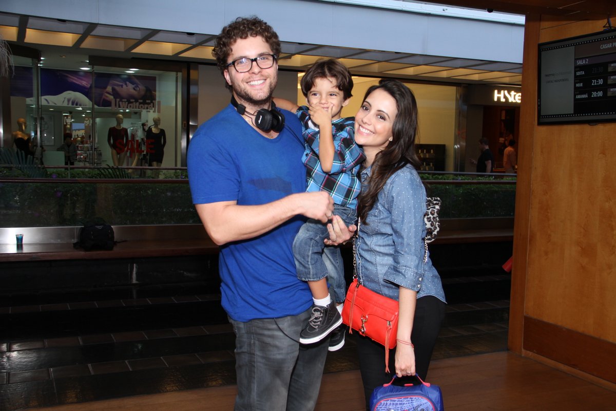 Thiago Fragoso com a mulher,  Mariana Vaz e o filho do casal, Benjamin