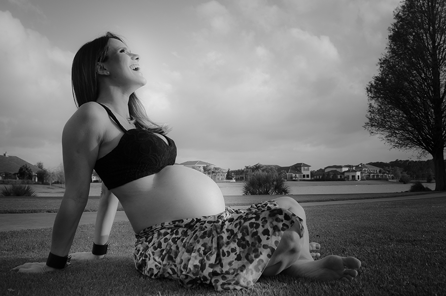 Fernanda Pontes mostra barrigão de grávida em ensaio 