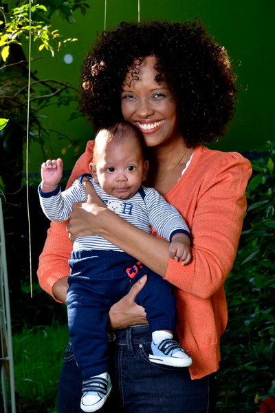 Isabel Fillardis recebeu a reportagem do EGO em sua casa, no Rio, e apresentou o filho Kalel, de 4 meses