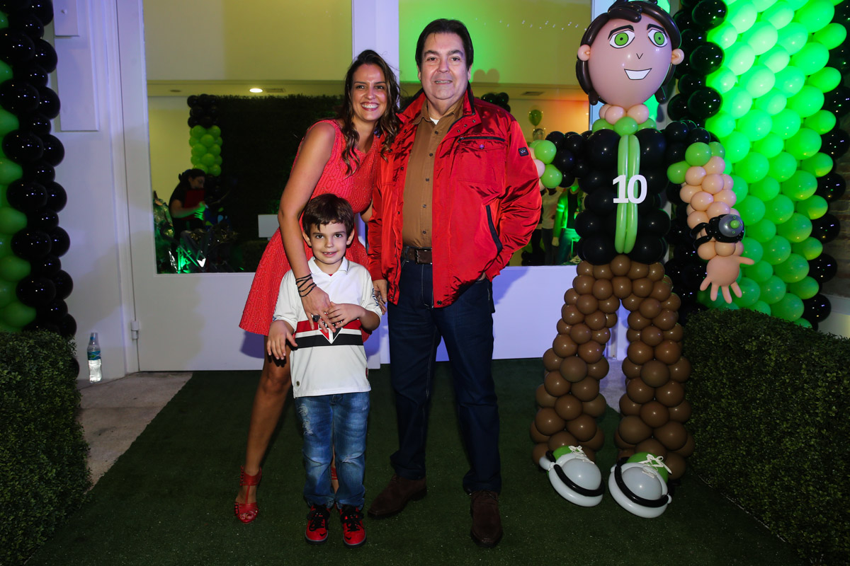 Faustão com a esposa, Luciana Cardoso, e o filho aniversariante, Rodrigo
