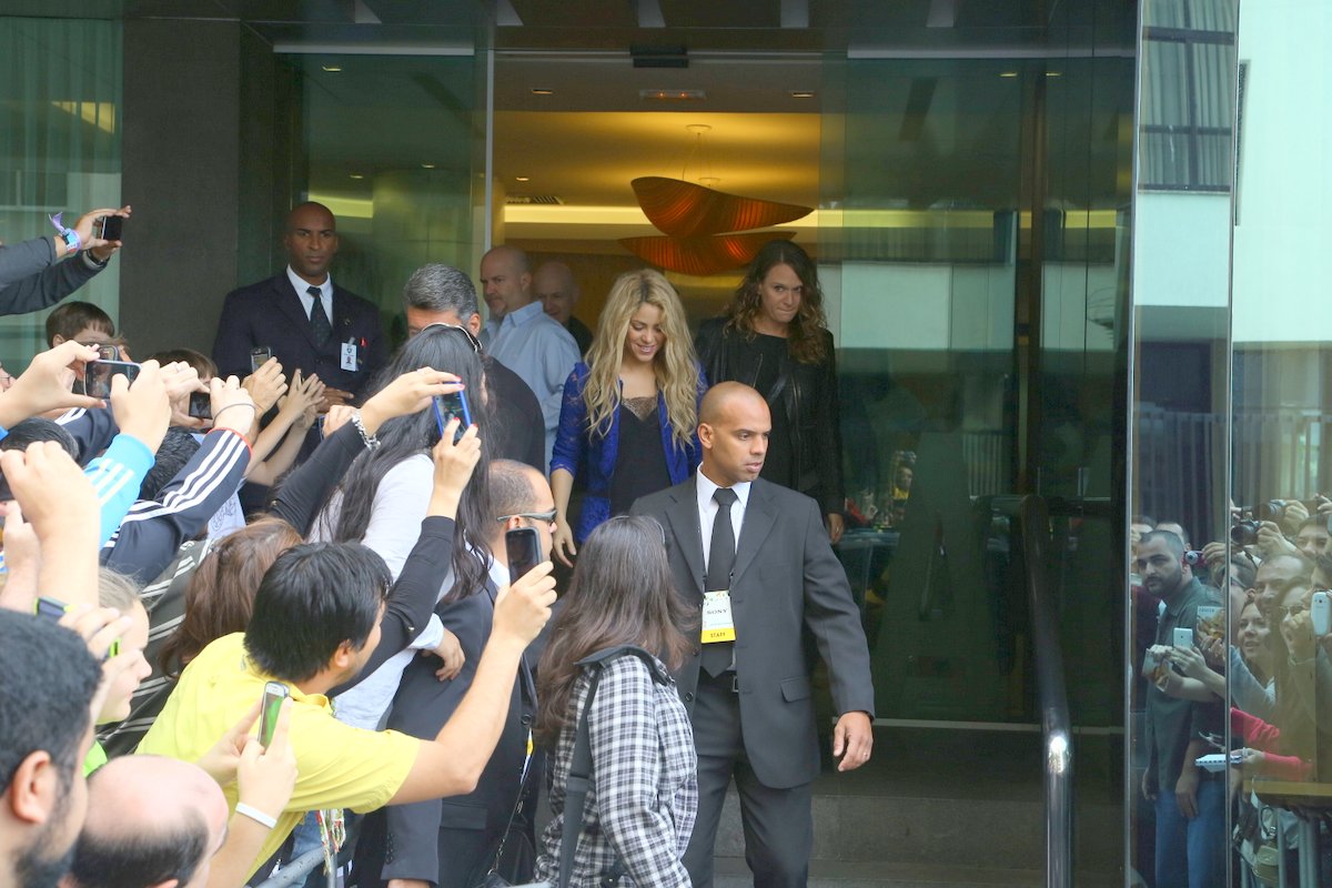 Shakira deixa hotel no Rio