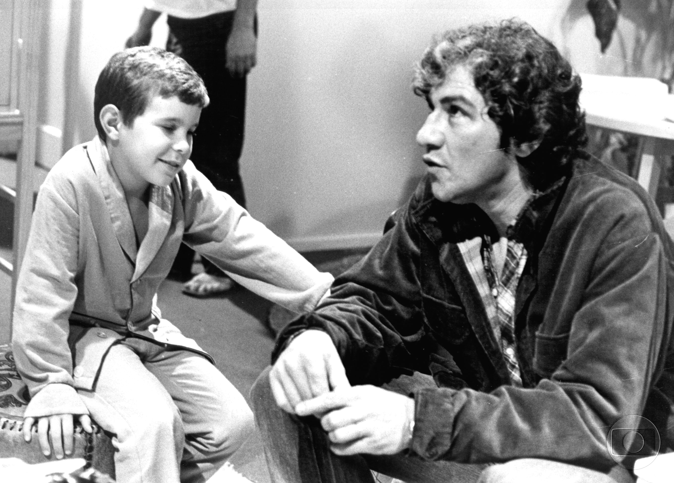 Jonas Torres e Claudio Cavalcanti em cena do programa "Casos especiais: A bolsa e a vida", de 1983