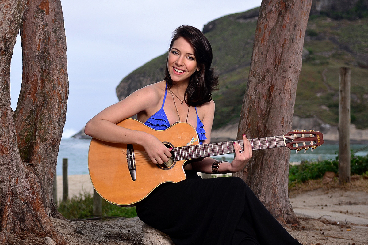 Luiza Pacheco, irmã de Fani Pacheco, canta desde os 8 anos de idade e abandonou a faculdade de Direito no sexto período para se arriscar na música