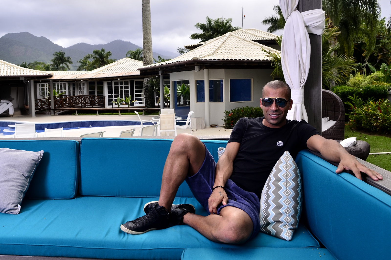Emerson Sheik recebeu a equipe do EGO em sua mansão em um condomínio de luxo em Mangaratiba, na região da Costa Verde do Rio de Janeiro