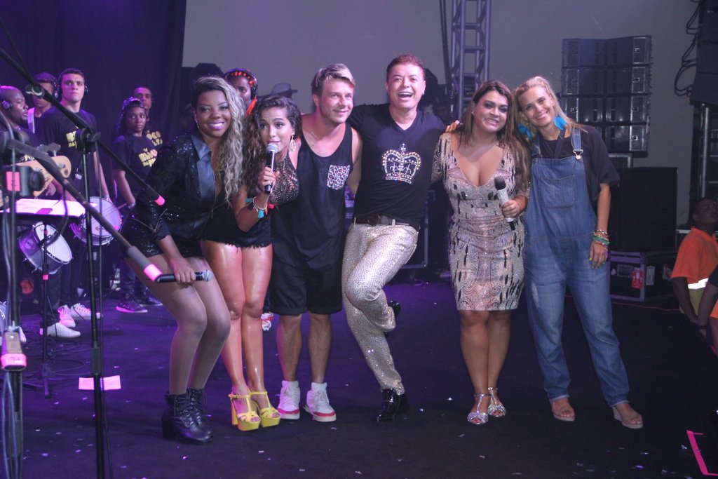 MC Ludmilla, Anitta, Thiago Fortes, David Brazil, Preta Gil e Carolina Dieckmann em show na Zona Sul do Rio