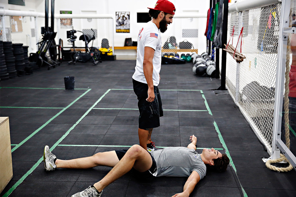 Nicolas Prattes faz CrossFit há oito meses com o ex-soldado brasileiro Bruno Nogueira, que lutou no exército americano no Afeganistão