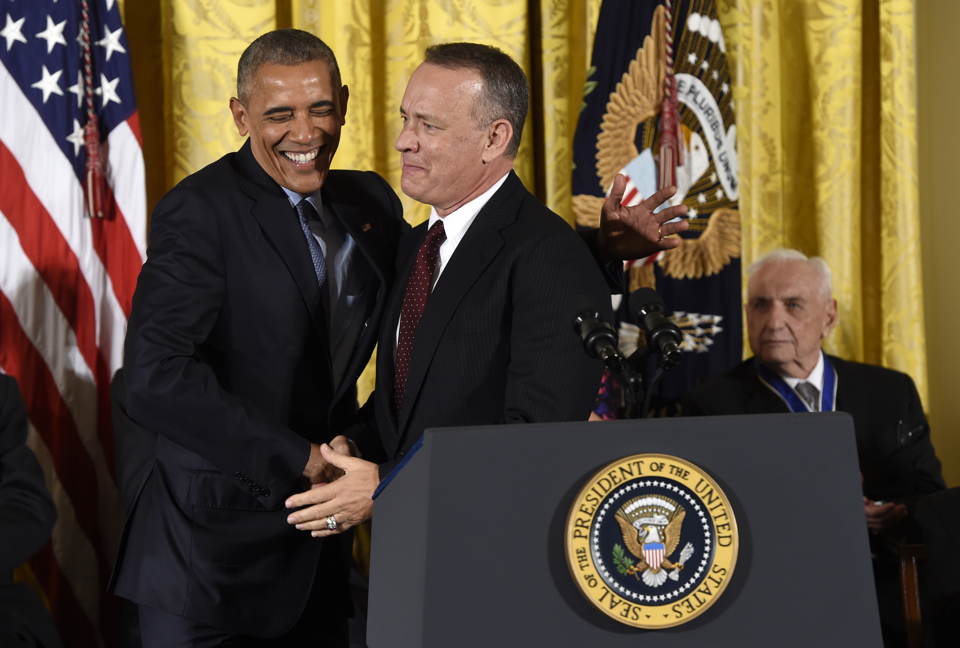 O ator Tom Hanks foi um dos famosos que receberam a medalha das mãos de Barack Obama