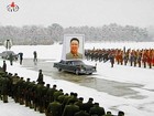 Coreia do Norte faz funeral de Kim Jong-il sob neve e com lágrimas
