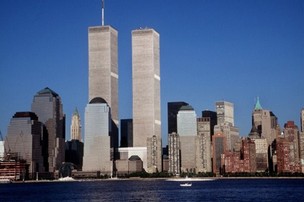 Vista do Distrito Financeiro, em Manhattan, com as torres gêmeas do World Trade Center (Foto: AFP)