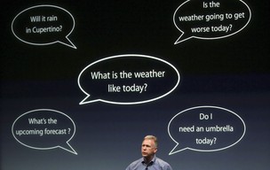 Schiller fala sobre o novo recurso de reconhecimento de voz do iPhone 4S (Foto: Robert Galbraith/Reuters)
