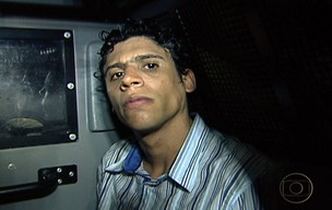 Imagens da prisão do traficante Nem na Rocinha, preso na tarde de quarta-feira (9) (Foto: Reprodução TV)