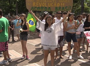 Marcha contra a corrupção reúne cerca de 400 pessoas (Reprodução TV Bahia)