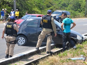 PRF promove ação educativa para diminuir acidentes nas estradas (Foto: Walter Paparazzo/G1 PB)